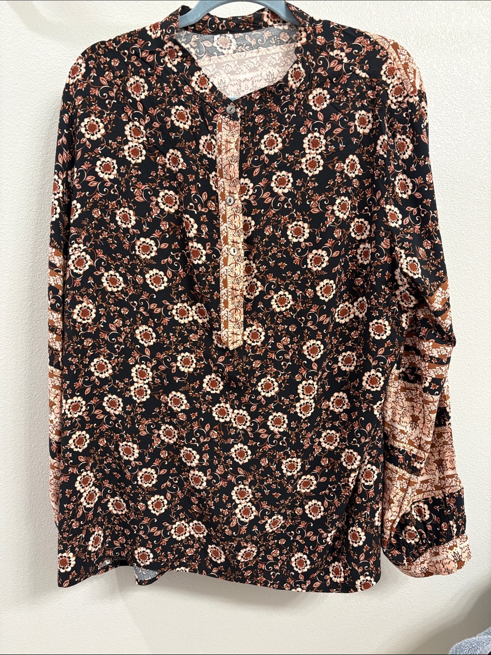 Womens Floral Button-Front Long Sleeve Blouse - Black & Brown
